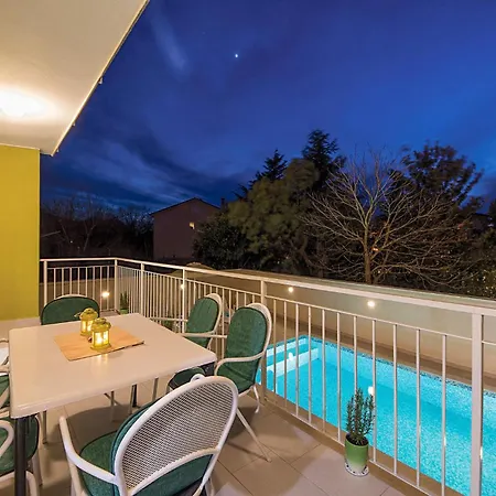 Semesterbostad 5 Bedroom Awesome In Pula