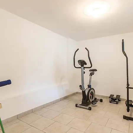 5 Bedroom Awesome In * Pula