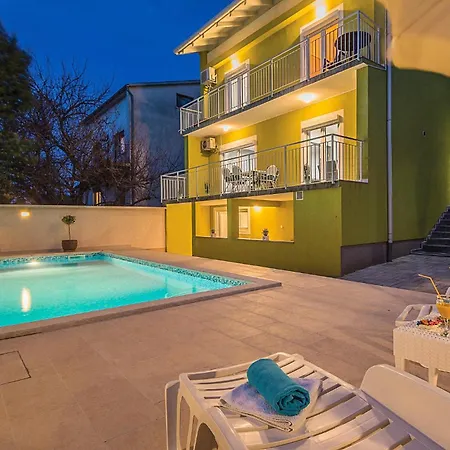 Semesterbostad 5 Bedroom Awesome In Pula