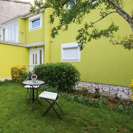 Semesterbostad 5 Bedroom Awesome In Pula