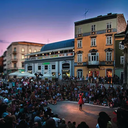 5 Bedroom Awesome In Ferienhaus