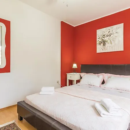 5 Bedroom Awesome In * Pula