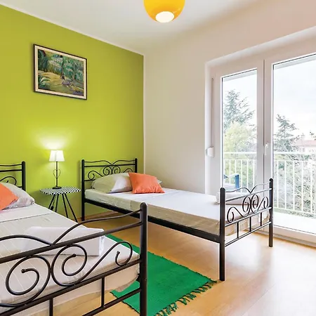 Ferienhaus 5 Bedroom Awesome In Pula