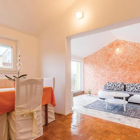 5 Bedroom Awesome In * Pula