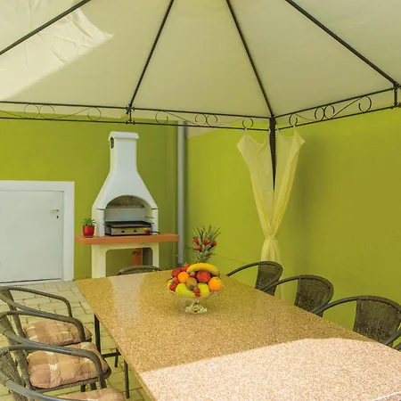 펜션 5 Bedroom Awesome In 풀라